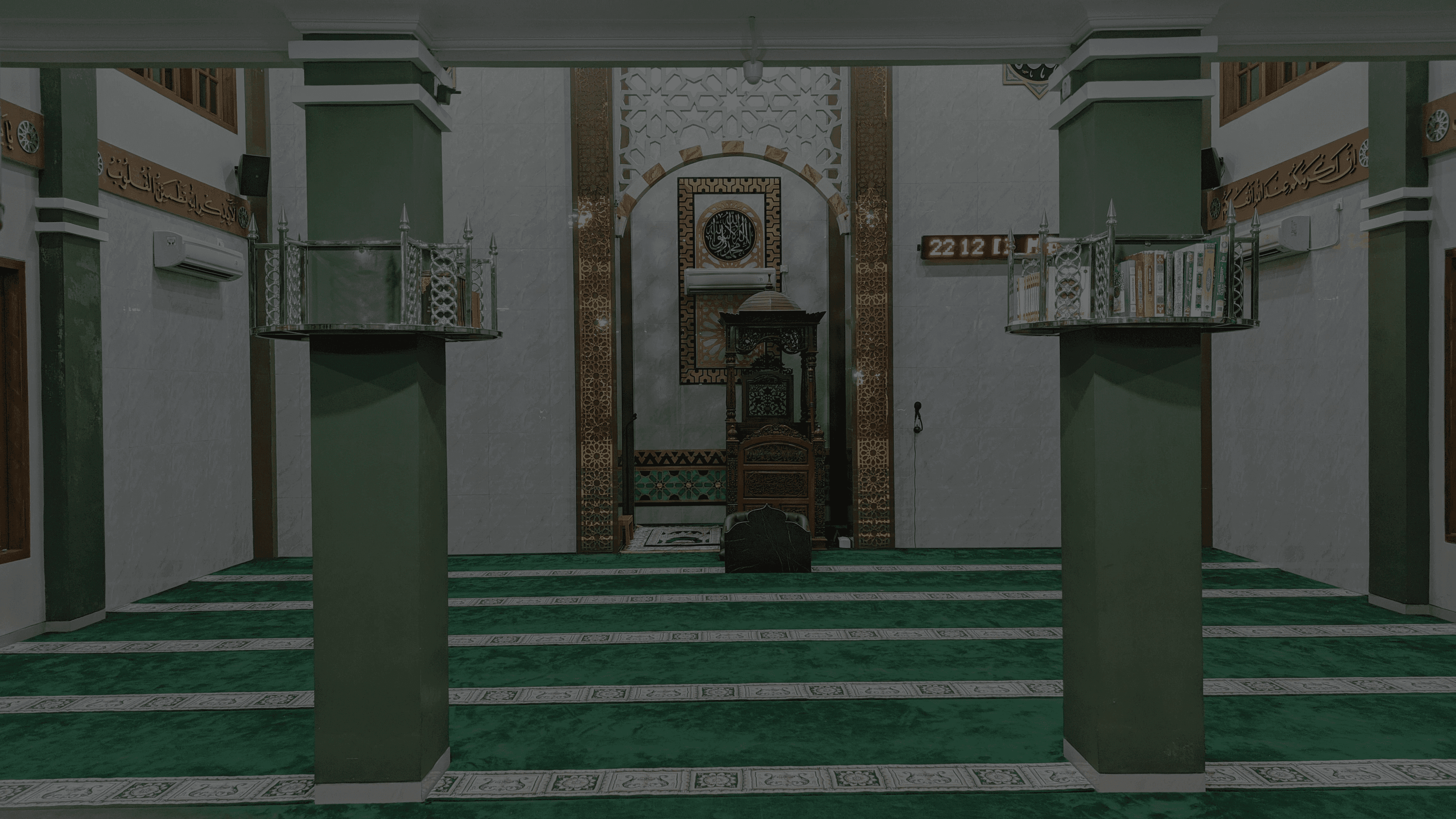 Kegiatan jamaah di Masjid Nuruddin